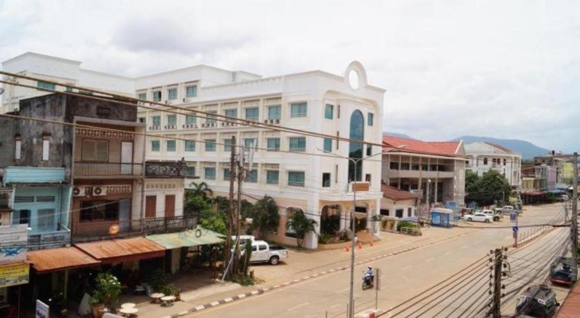 Lankham Hotel Pakse Exterior photo